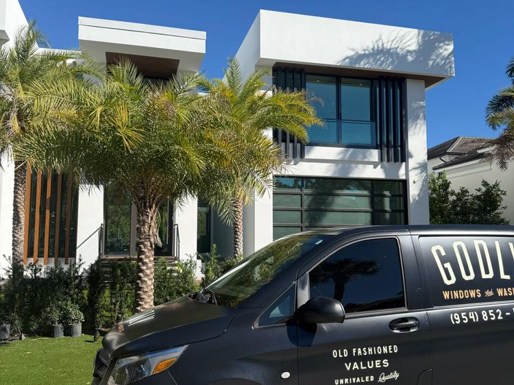 How Much Does Pressure Washing Cost in Boca Raton? What to Know Before You Hire