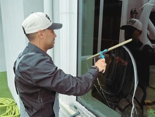 What Does Professional Window Cleaning in Fort Lauderdale Really Involve?