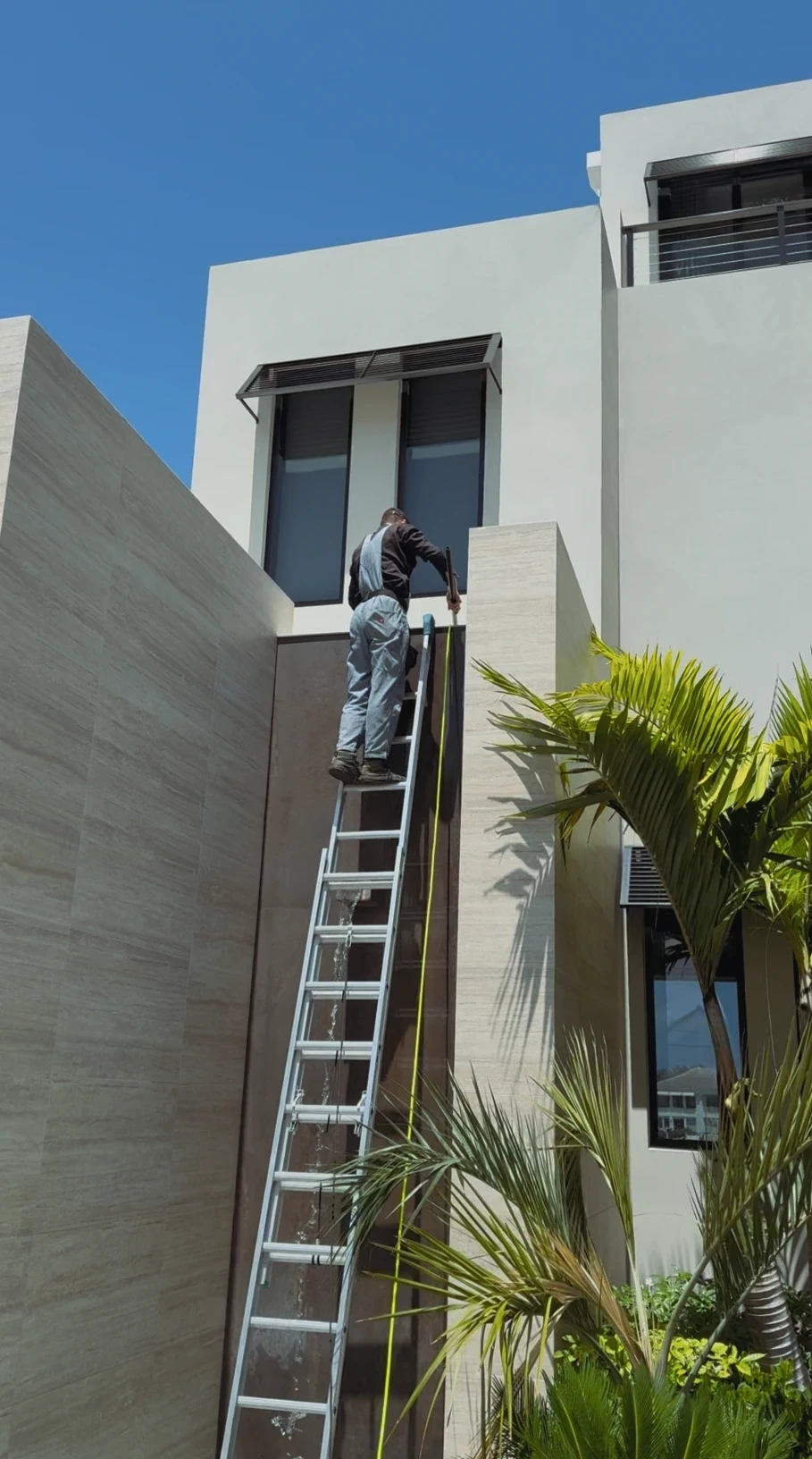 gutter cleaning professionals in South Florida